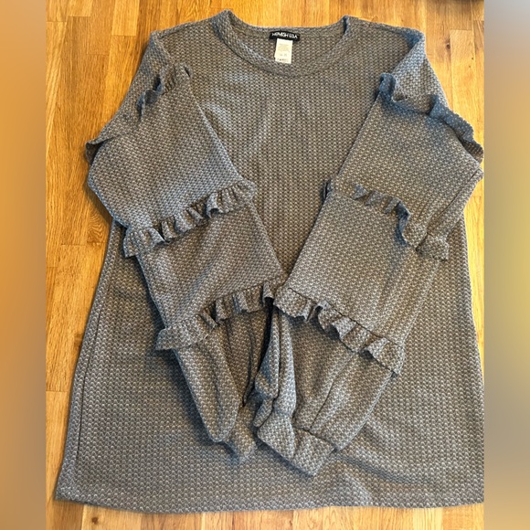 Fall Ruffled Long Sleeve Sweater - Picture 2 of 3